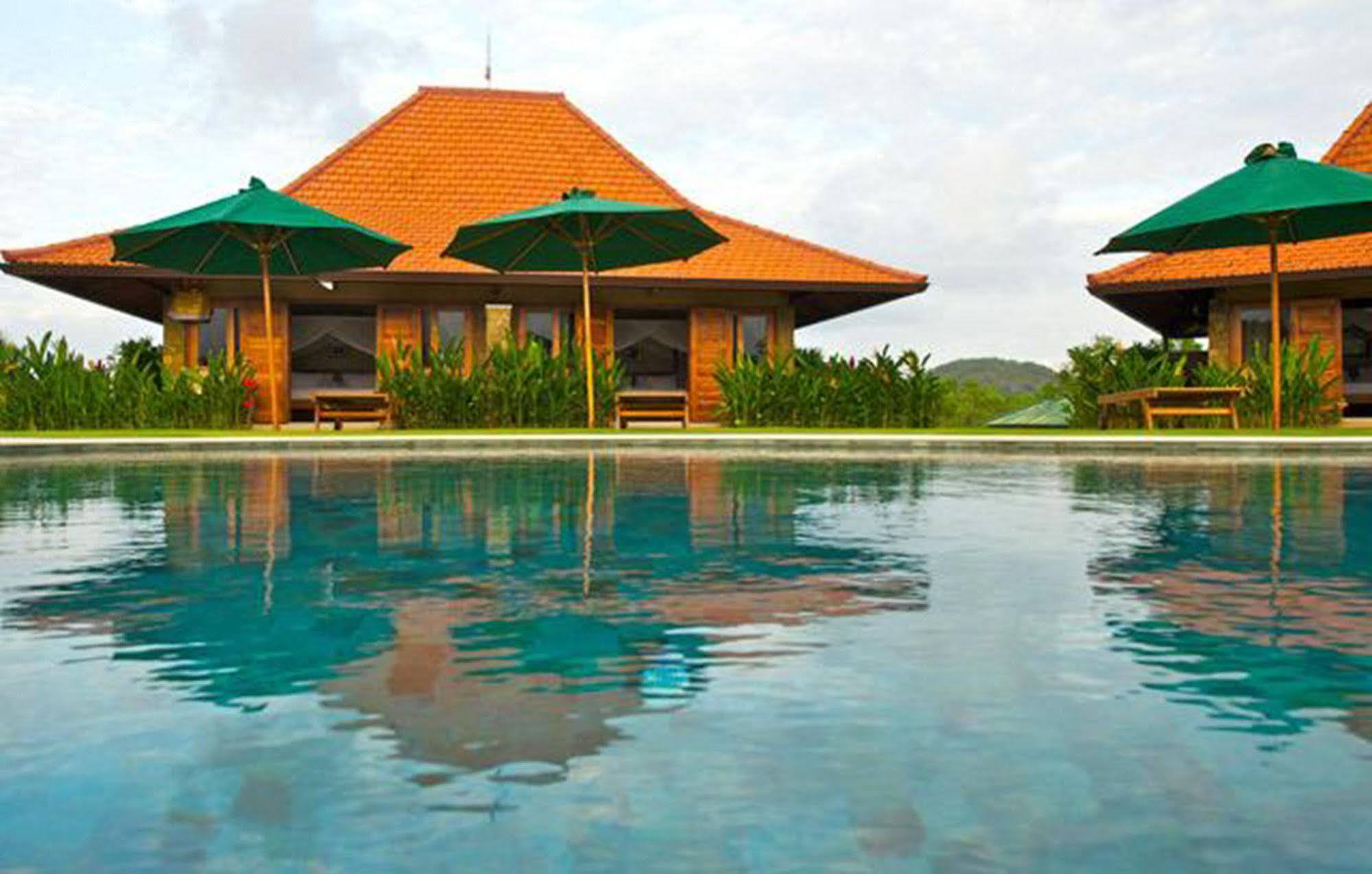 Three Monkeys Villas Pecatu  Bagian luar foto